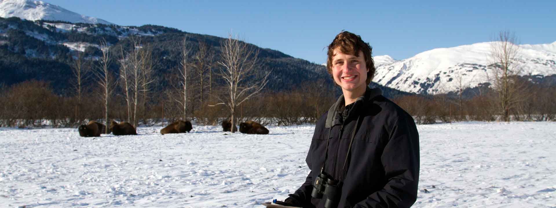 Ͷע student Luke Rogers studying bison